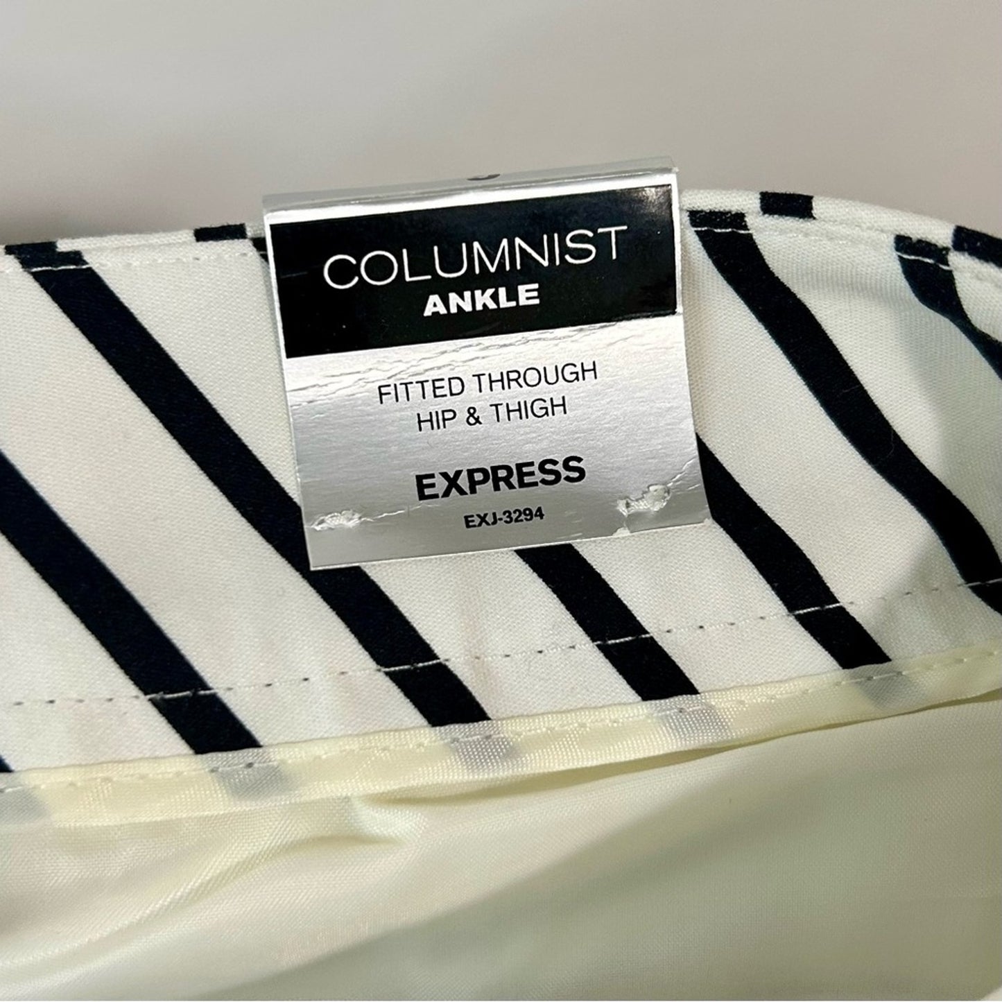 Express Women’s Columnist Ankle Dress Pant Black and White Striped Size 6 NWT