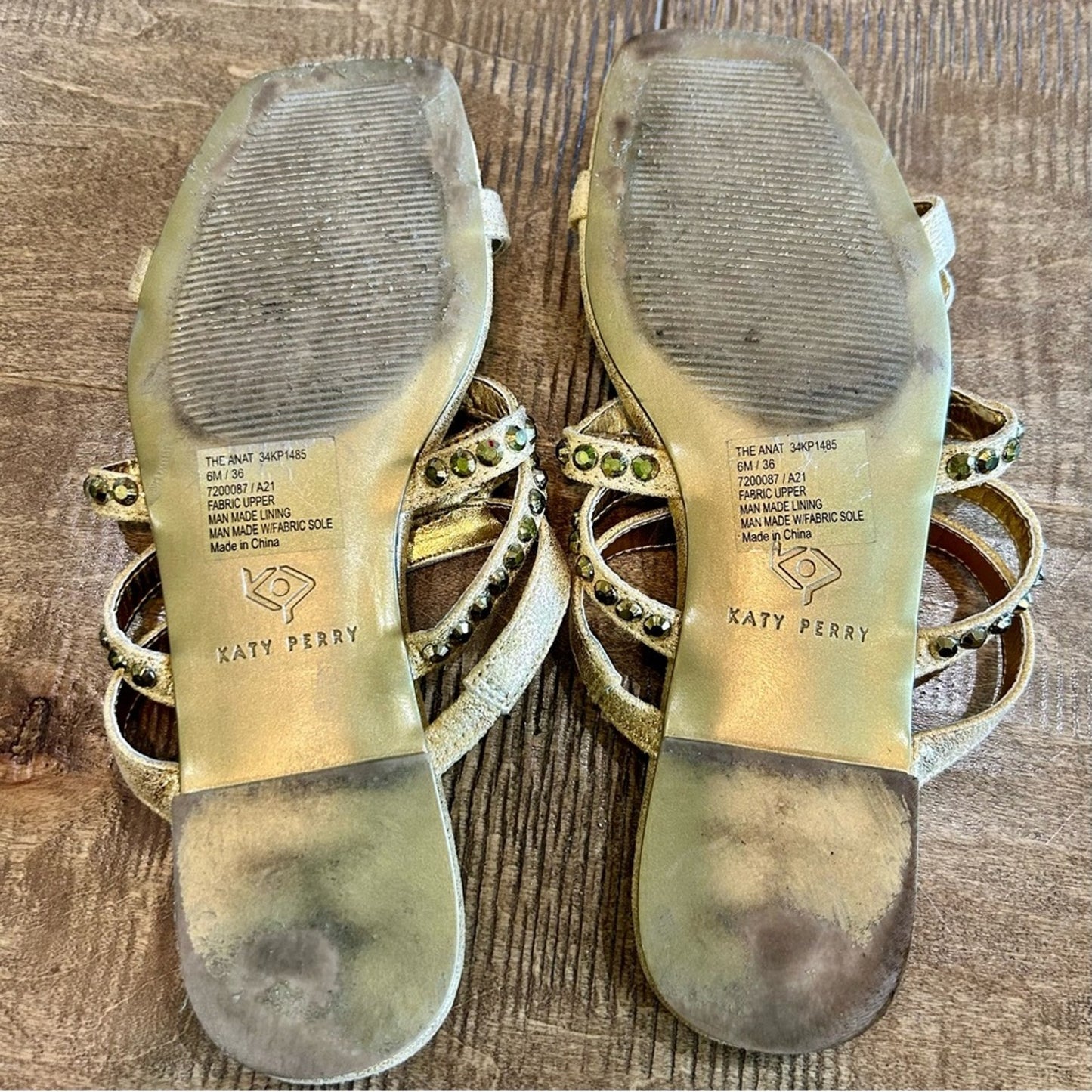 Katy Perry Women’s The Anat Metallic Rhinestone Slide Gold Size 6 EUC Shimmer