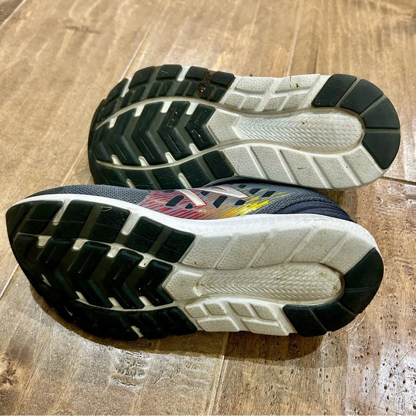 New Balance Boys Youth Urge Fuel Core Running Shoes Grey Size 3.5 EUC