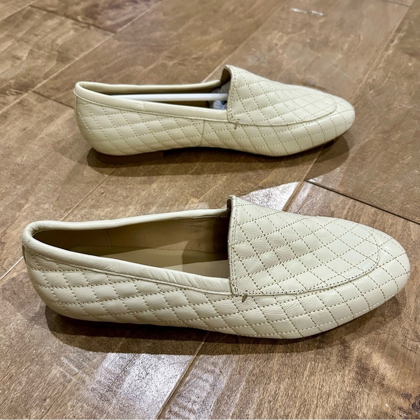 Onyx Women’s Quilted Slip On Loafer Shoes Cream Size 8.5 NEW