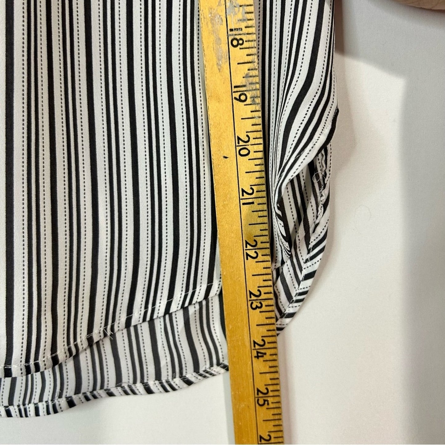 Loft Women’s Sleeveless Ruffle Striped Blouse Black White Size Medium EUC Girly
