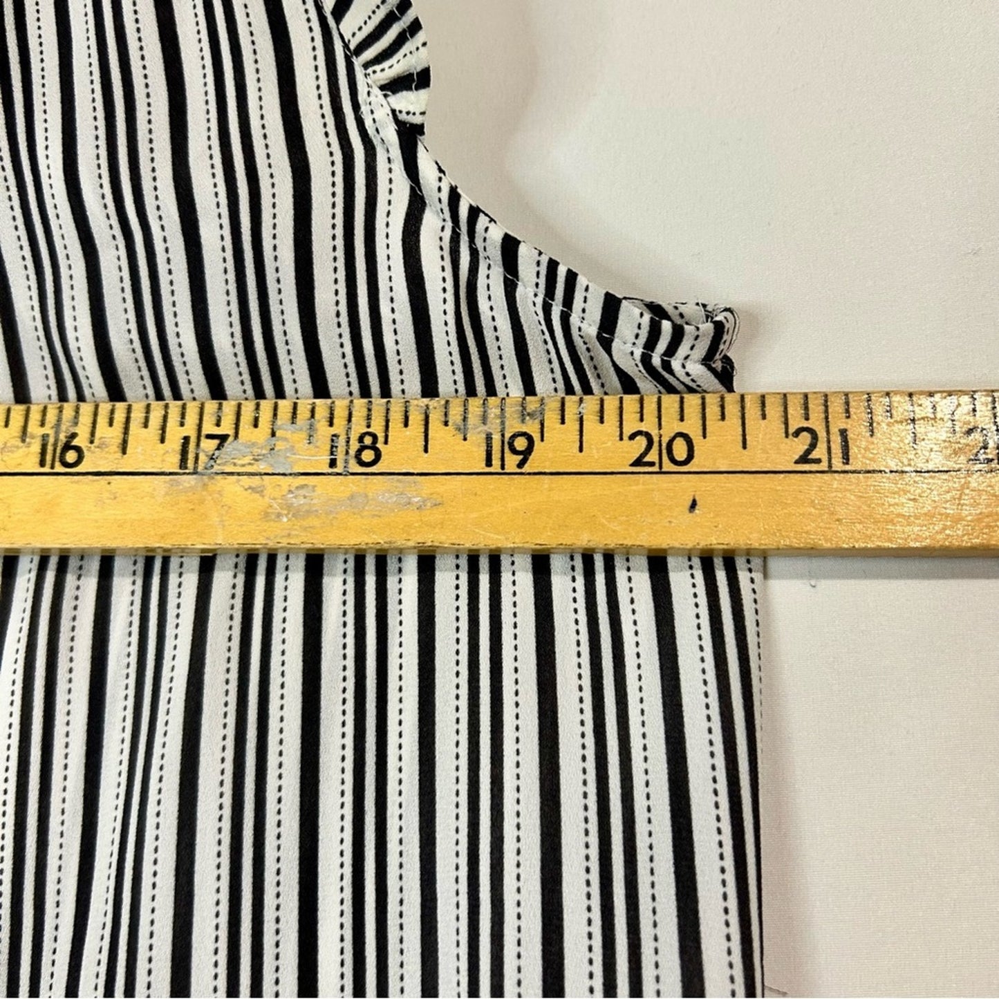 Loft Women’s Sleeveless Ruffle Striped Blouse Black White Size Medium EUC Girly