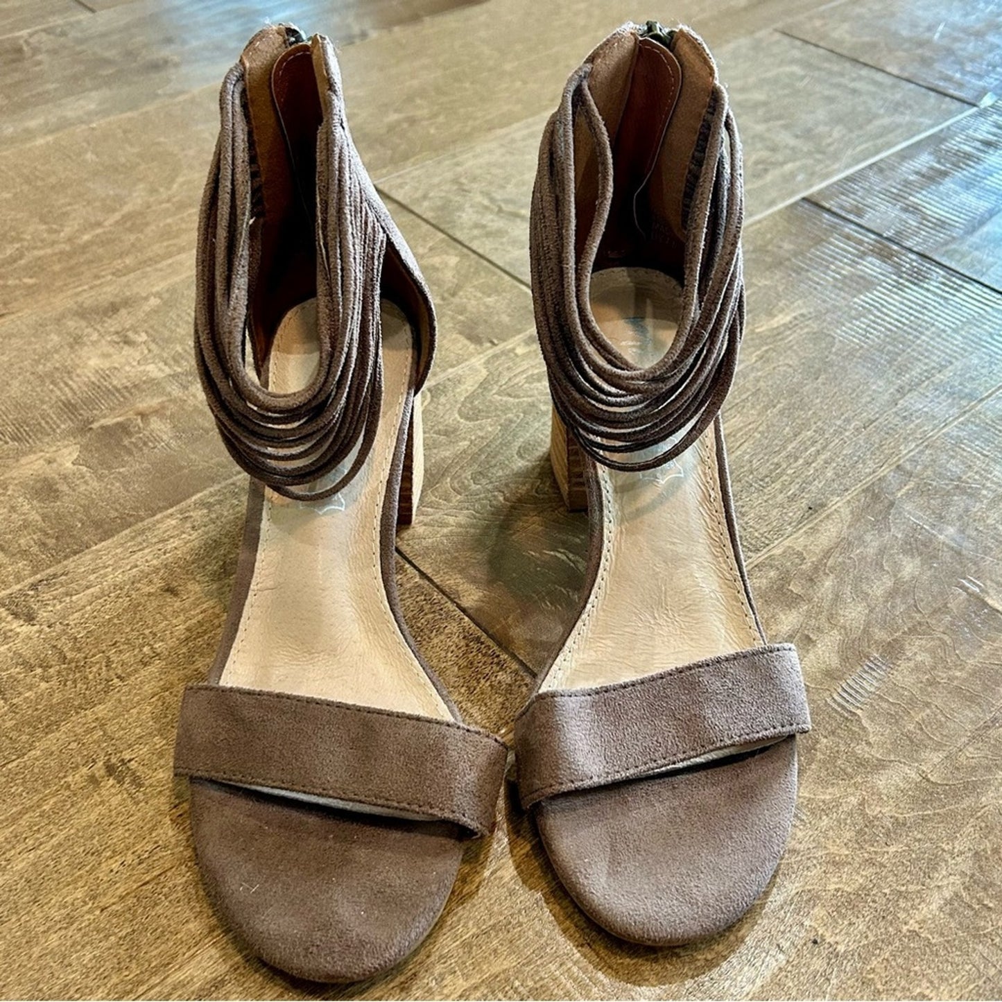 Mi.im Women’s Strappy Ankle Block Heel Sandals Brown Size 7.5 EUC Girly Summer
