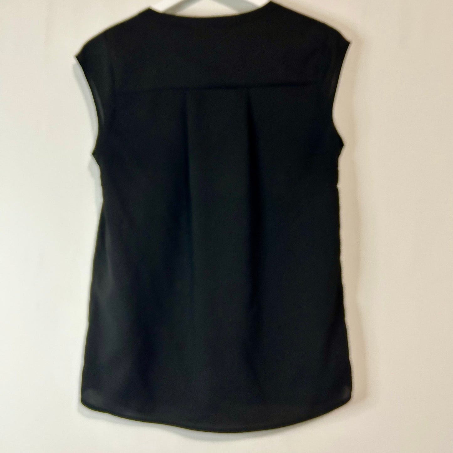 Daniel Rainn Women’s Sleeveless V-Neck Blouse Black Size XS EUC Polyester Workwear Casual Top