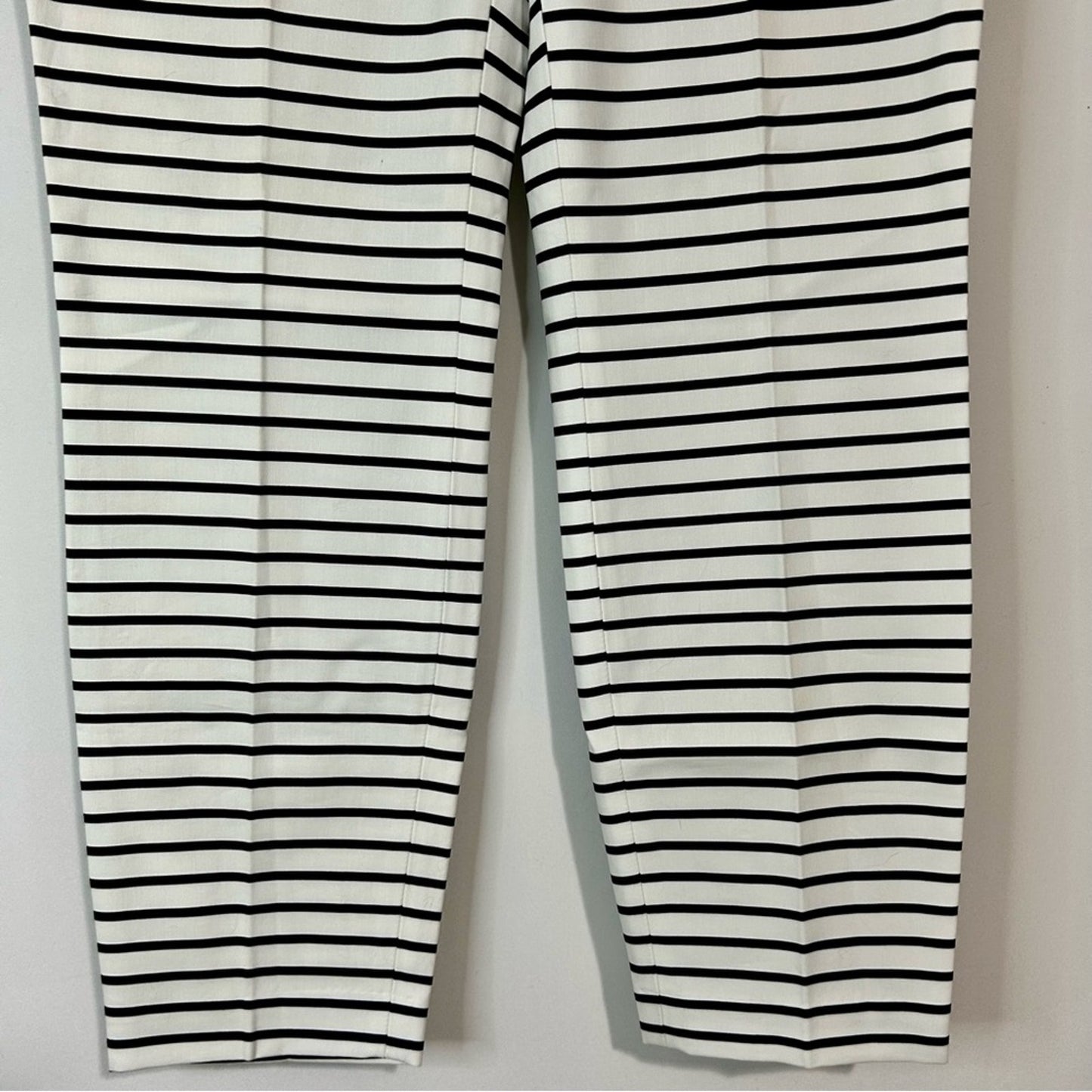 Express Women’s Columnist Ankle Dress Pant Black and White Striped Size 6 NWT
