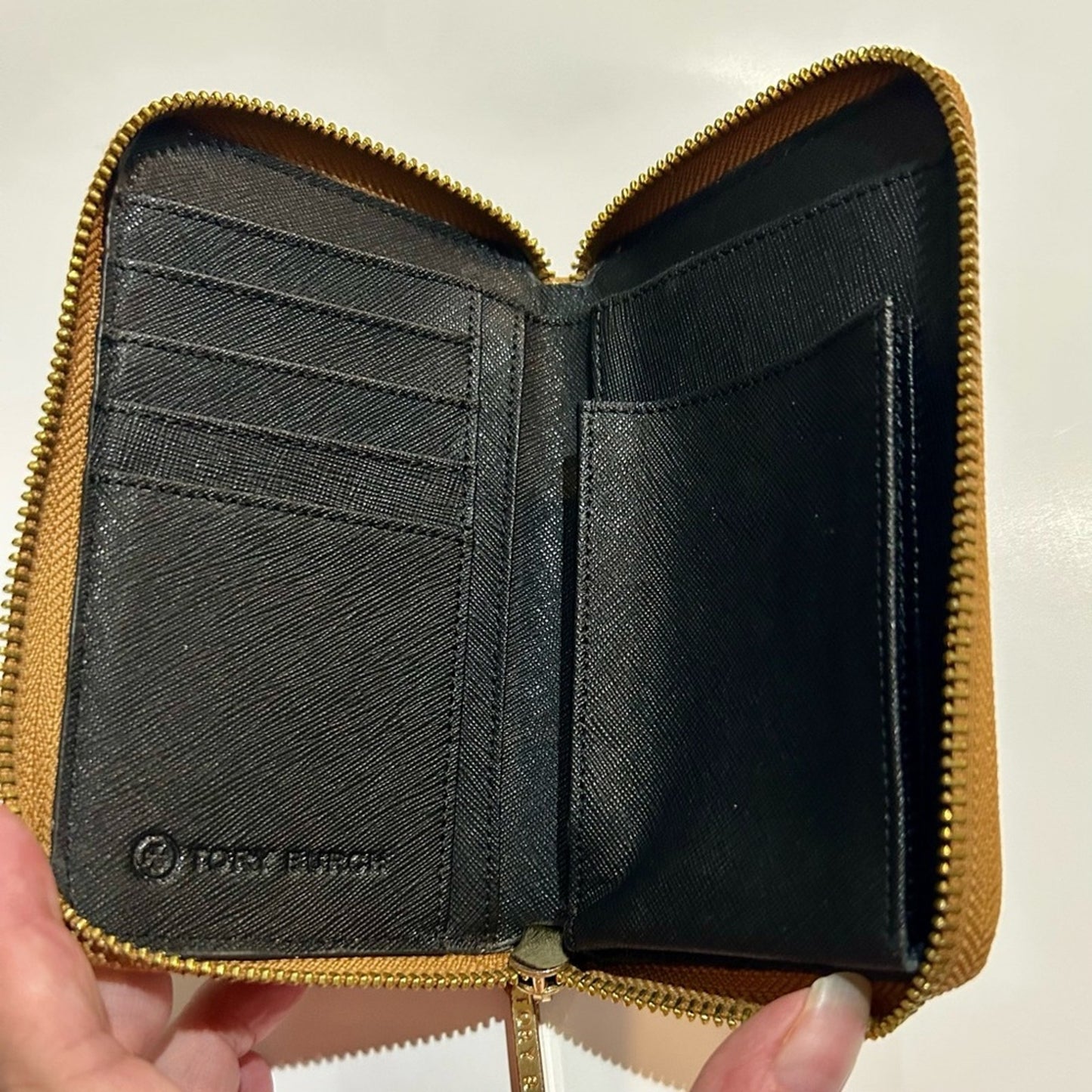 Tory Birch Robinson Zip Around Mini Wallet Saffiano Leather Tan EUC Luxury Logo