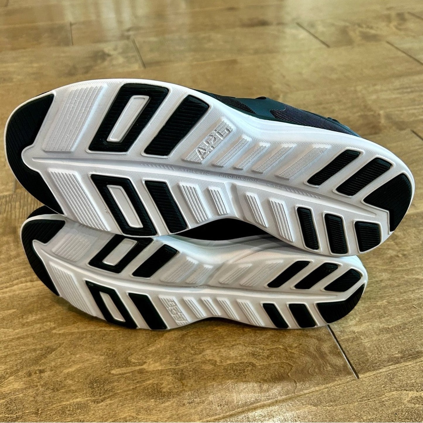 APL Athletic Propulsion Labs Women’s Ascend Shoes Black White Size 6.5 Brand New