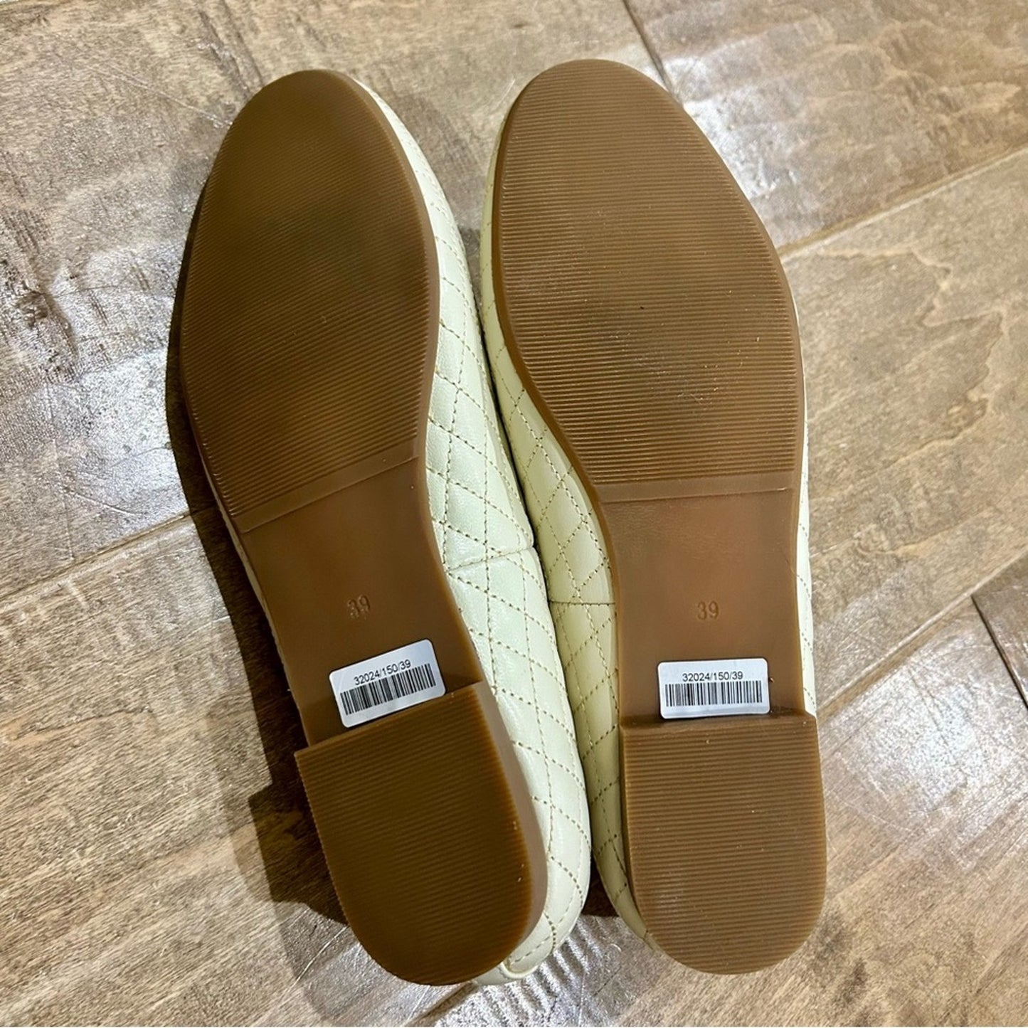 Onyx Women’s Quilted Slip On Loafer Shoes Cream Size 8.5 NEW