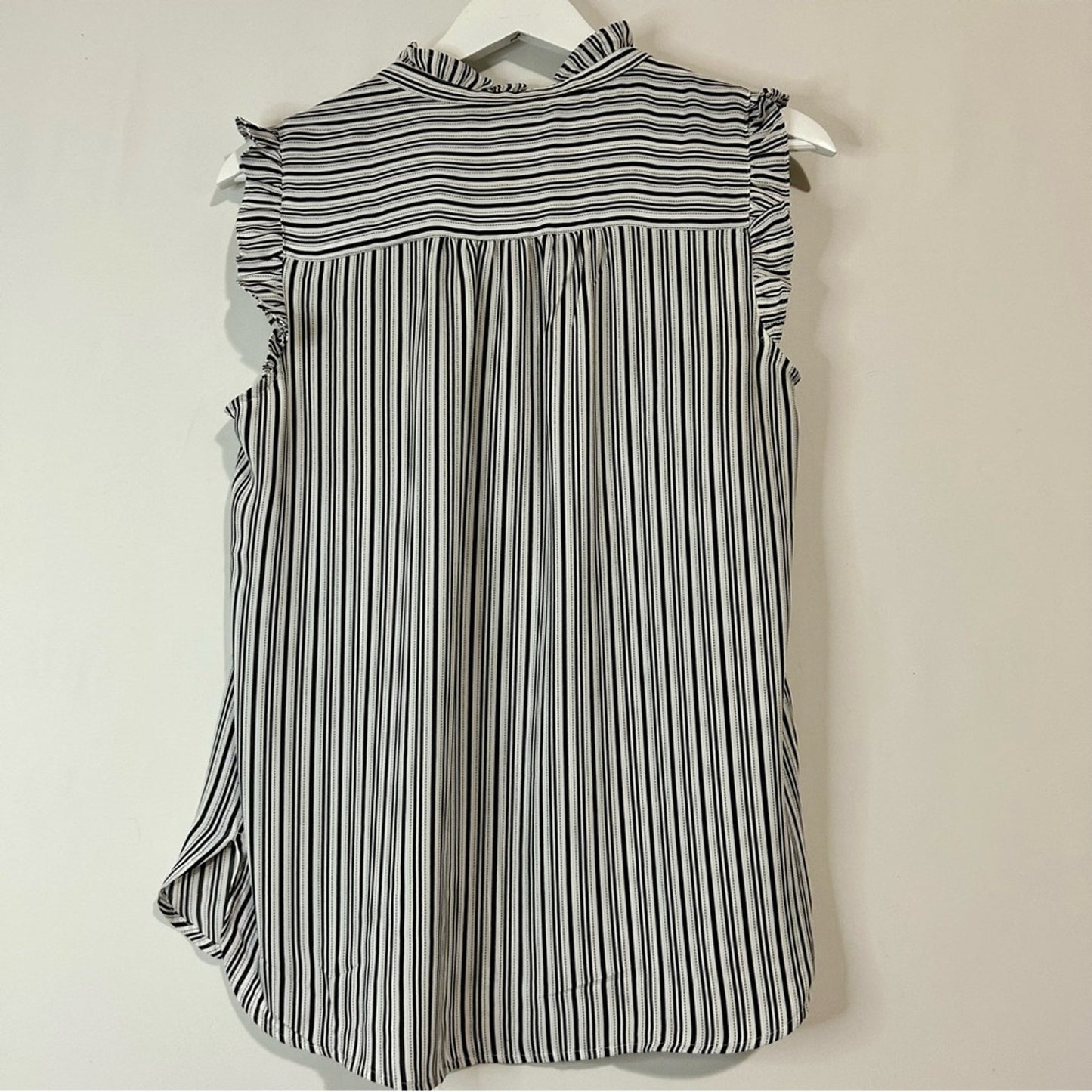 Loft Women’s Sleeveless Ruffle Striped Blouse Black White Size Medium EUC Girly
