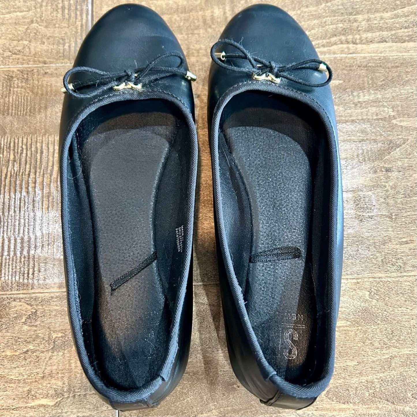 Women’s Ballet Flats with Tie with Gold Detail Black Size 8 EUC Girly Feminine