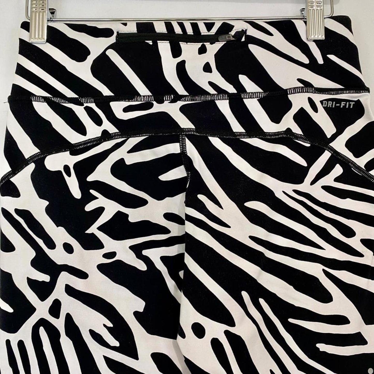 Nike Women’s Dri-Fit Leggings Black White Geometric Print Small EUC Activewear