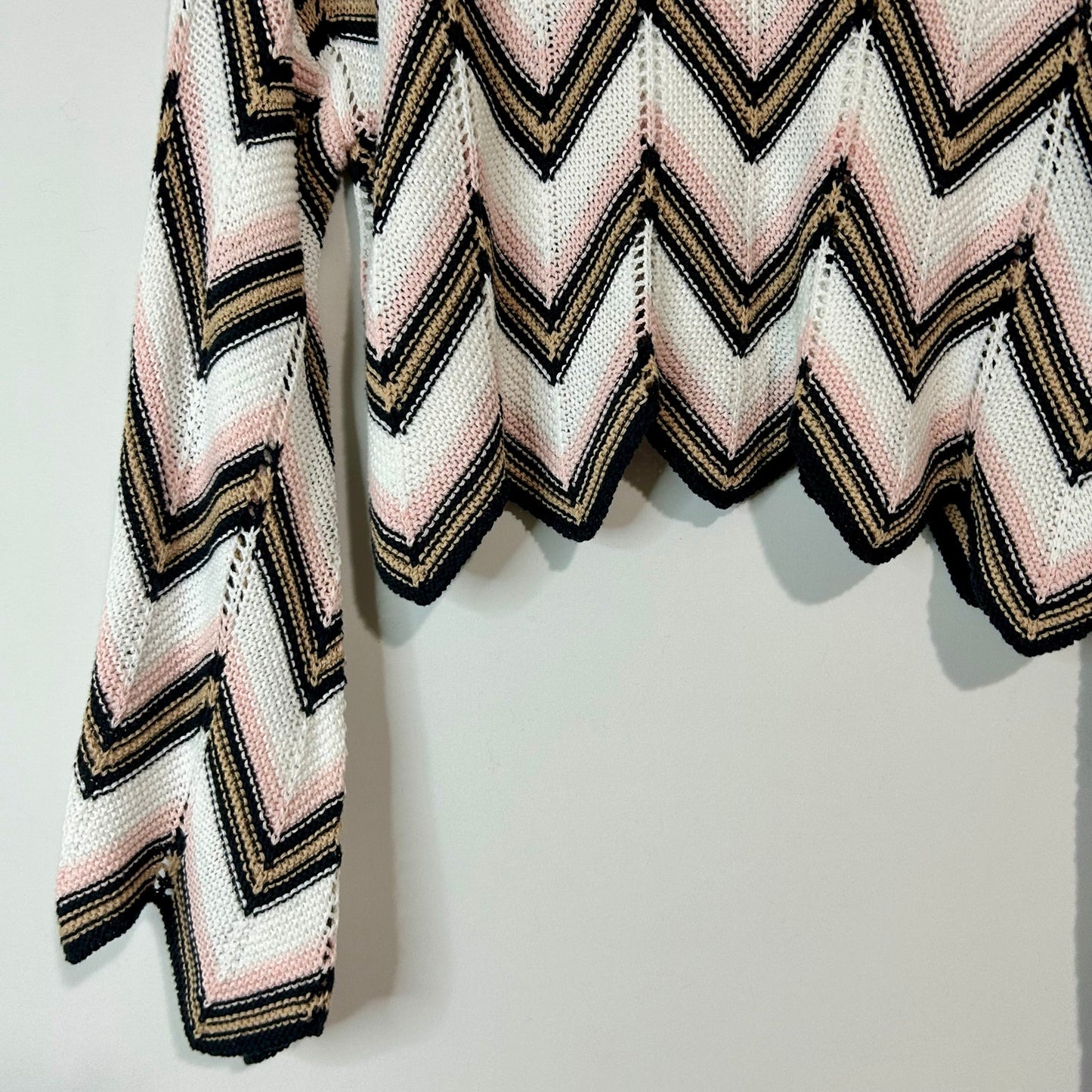 Audrey Parks x Francesca’s Women’s Crochet Knit Cropped Sweater Chevron Pink White Size Small EUC