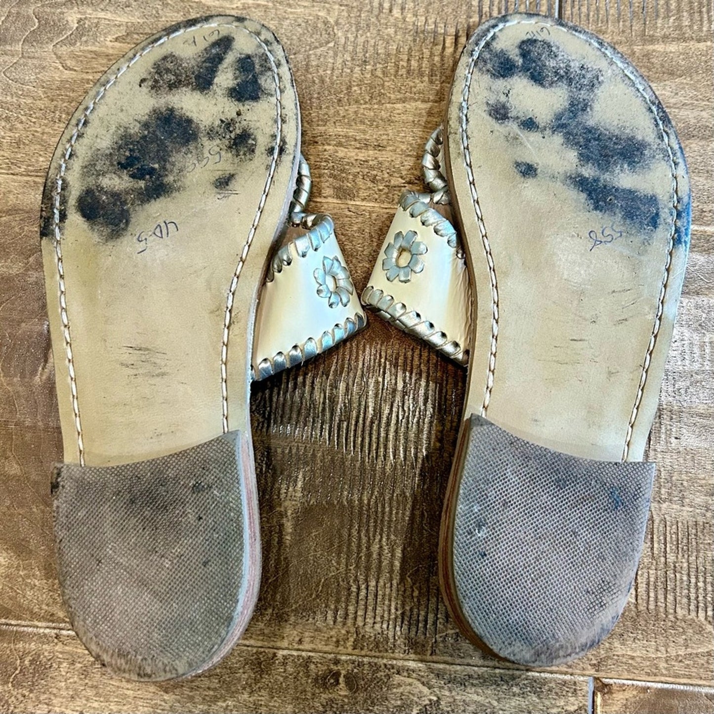 Jack Rogers Women’s Flat Woven Sandals Silver Cream Size 6.5 EUC Preppy Girly