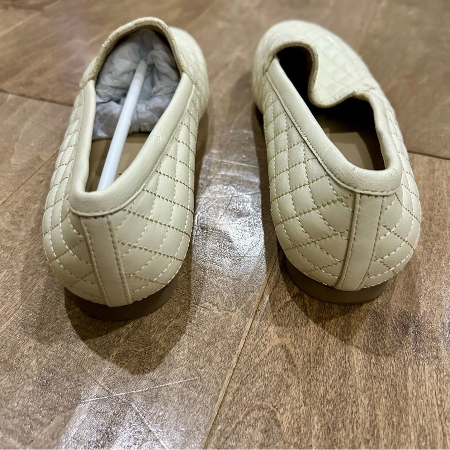 Onyx Women’s Quilted Slip On Loafer Shoes Cream Size 8.5 NEW