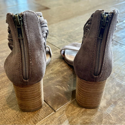 Mi.im Women’s Strappy Ankle Block Heel Sandals Brown Size 7.5 EUC Girly Summer