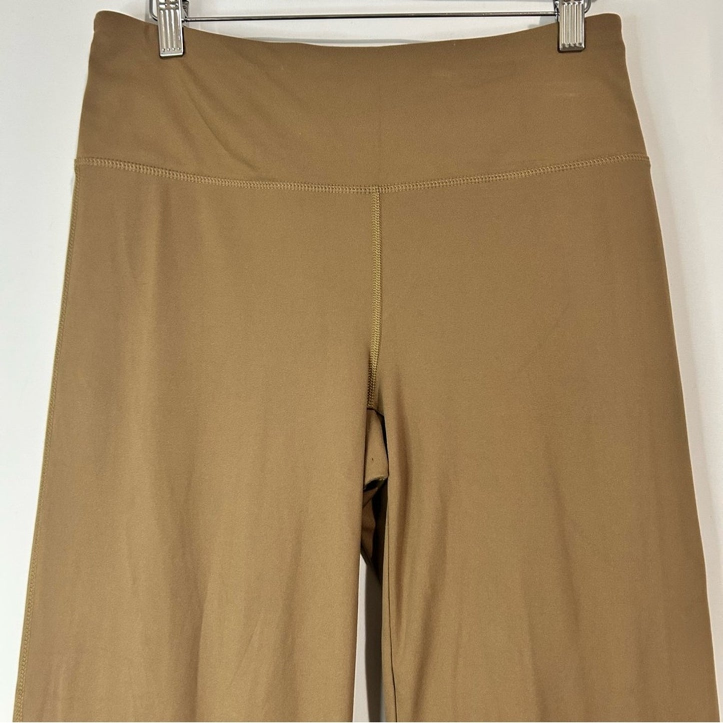 DSG Women’s Momentum Cadet High Waist Flare Slit Pants Tan Size Medium EUC