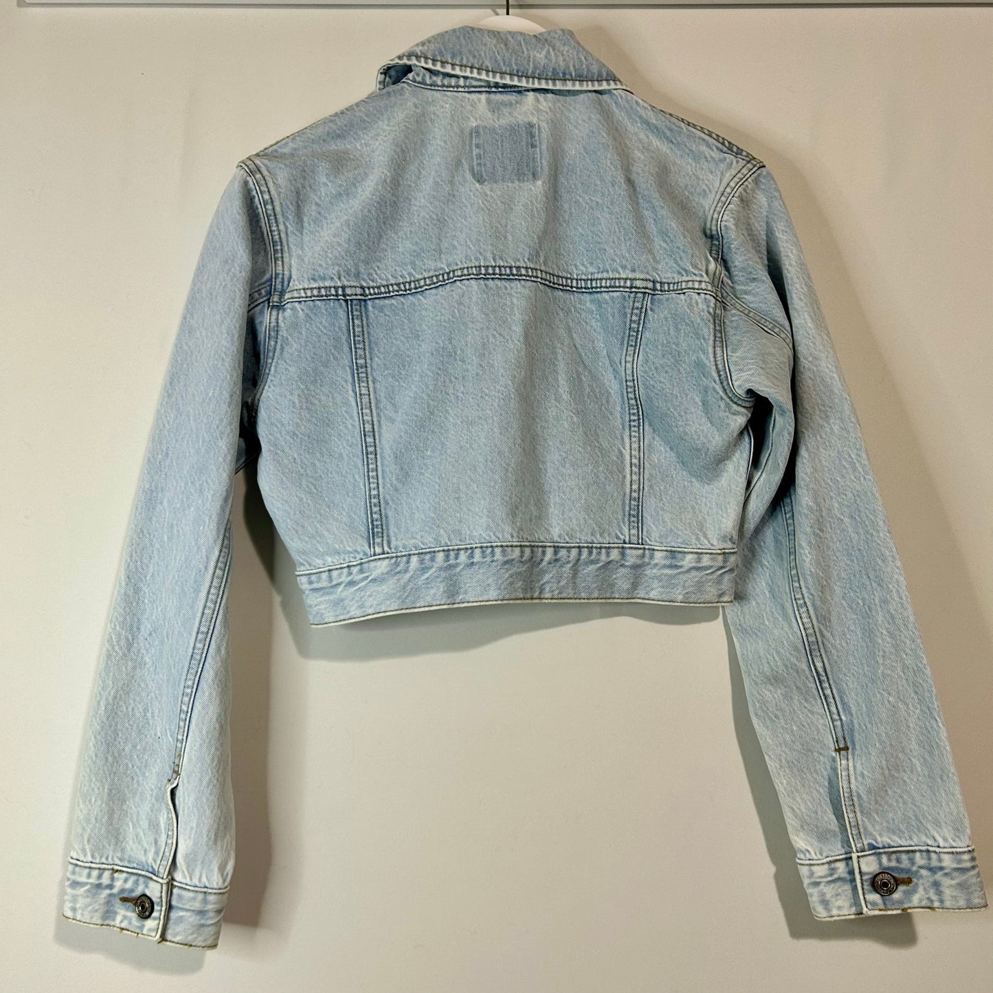 Abercrombie & Fitch Women’s Cropped Denim Jacket Light Blue Size Small NWT Zip Up