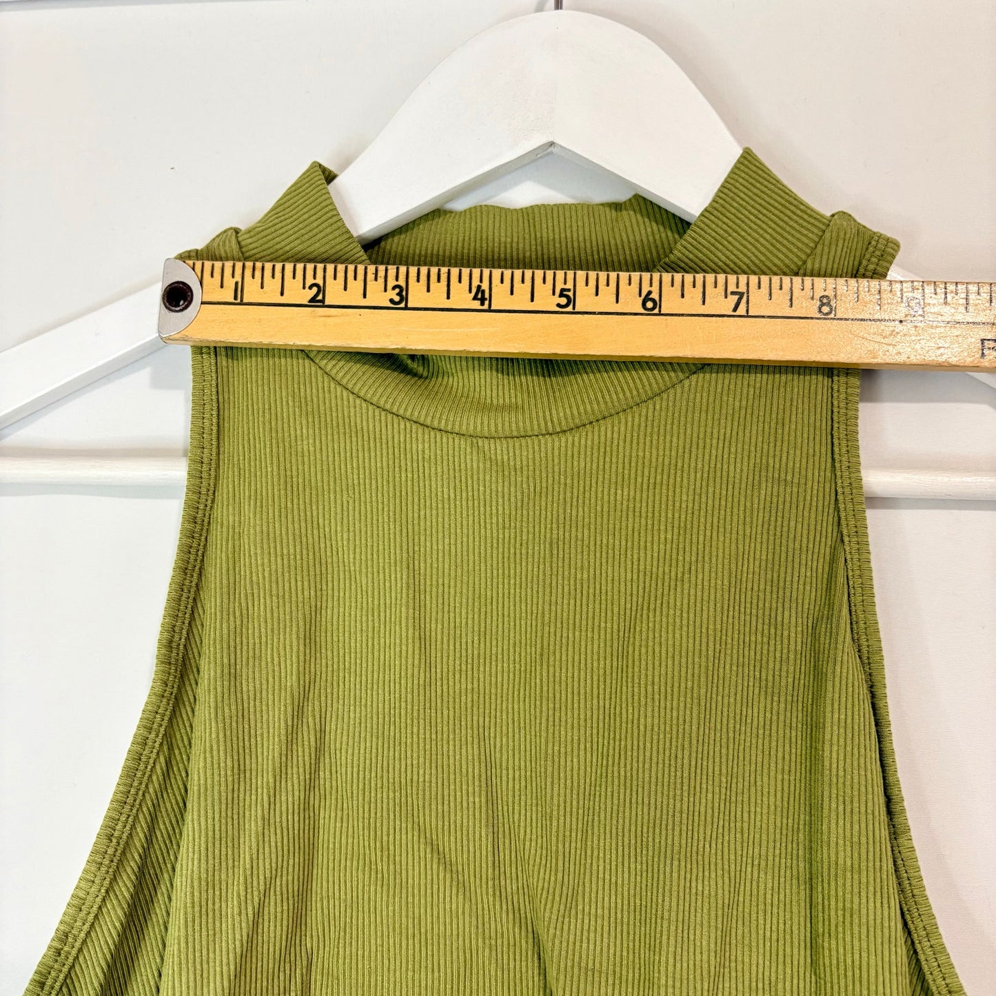 Halara Women’s Sleeveless High Neck Cropped Tank Top Olive Green Size XL NWT Button Detail
