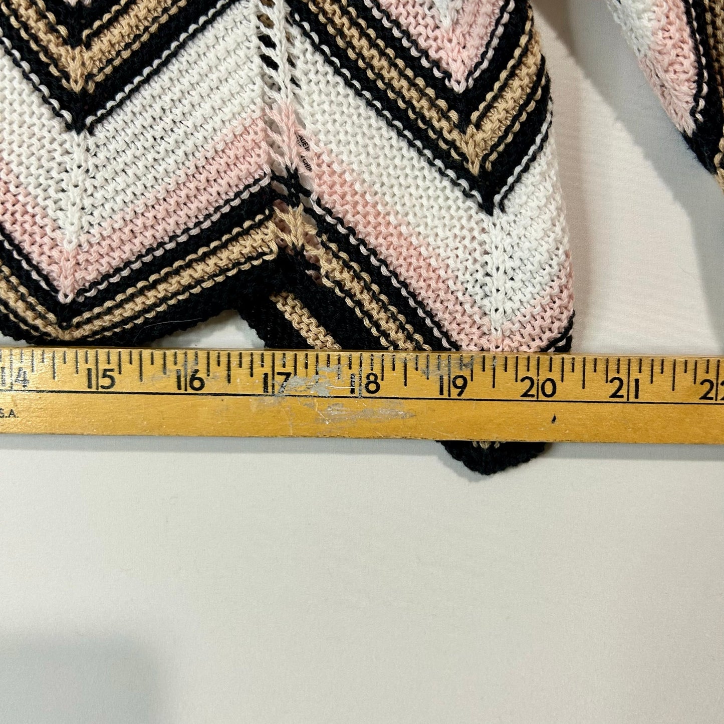 Audrey Parks x Francesca’s Women’s Crochet Knit Cropped Sweater Chevron Pink White Size Small EUC