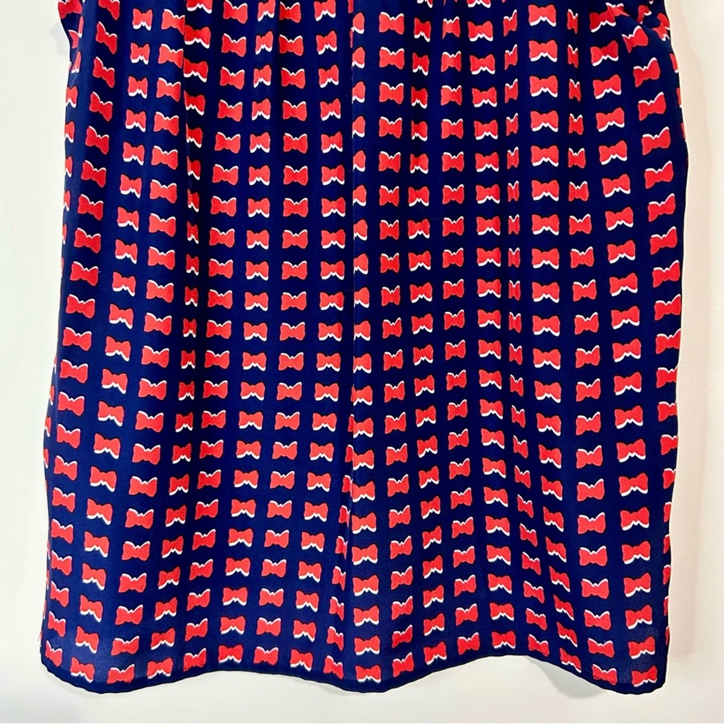 Cynthia Rowley Women’s Sleeveless Bow Print Pleated Blouse Blue Red Small EUC