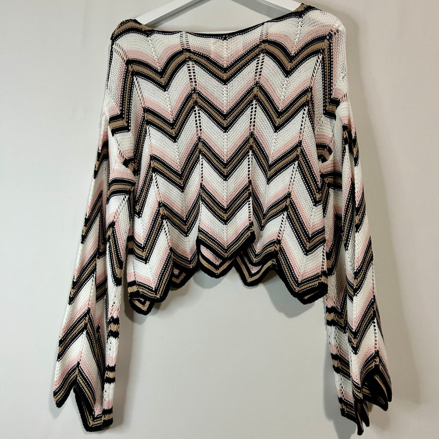 Audrey Parks x Francesca’s Women’s Crochet Knit Cropped Sweater Chevron Pink White Size Small EUC