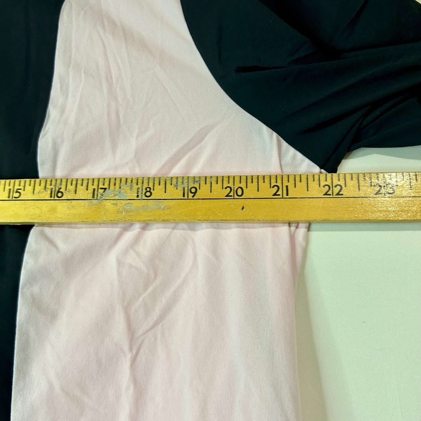 Halara Women’s V-Neck Athletic T-Shirt Pink Black Size Medium NWT Colorblock Polyester