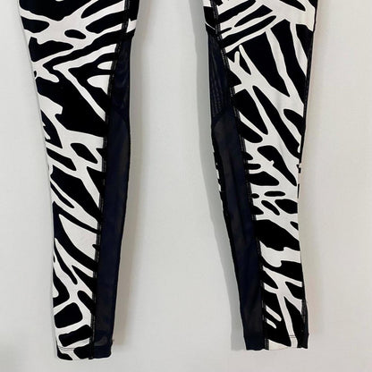 Nike Women’s Dri-Fit Leggings Black White Geometric Print Small EUC Activewear