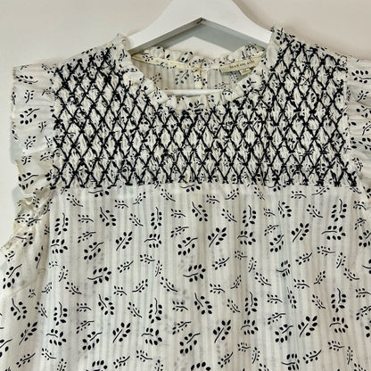 Skies Are Blue Women’s Flutter Sleeve Smocked Blouse White Navy Leaf Print Size Medium EUC