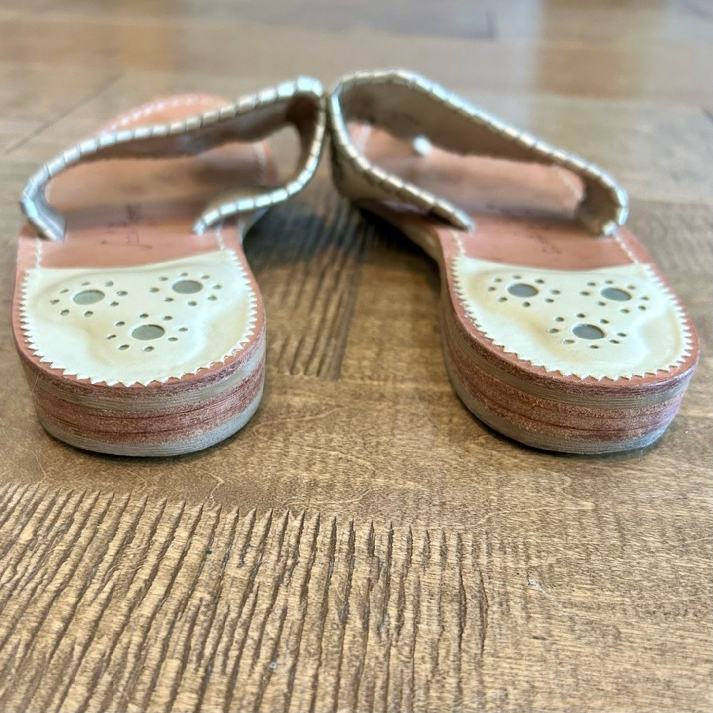 Jack Rogers Women’s Flat Woven Sandals Silver Cream Size 6.5 EUC Preppy Girly