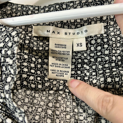 Max Studio Women’s 3/4 Sleeve Half Button Blouse Black White Print Size XS Sheer Lightweight Polyester