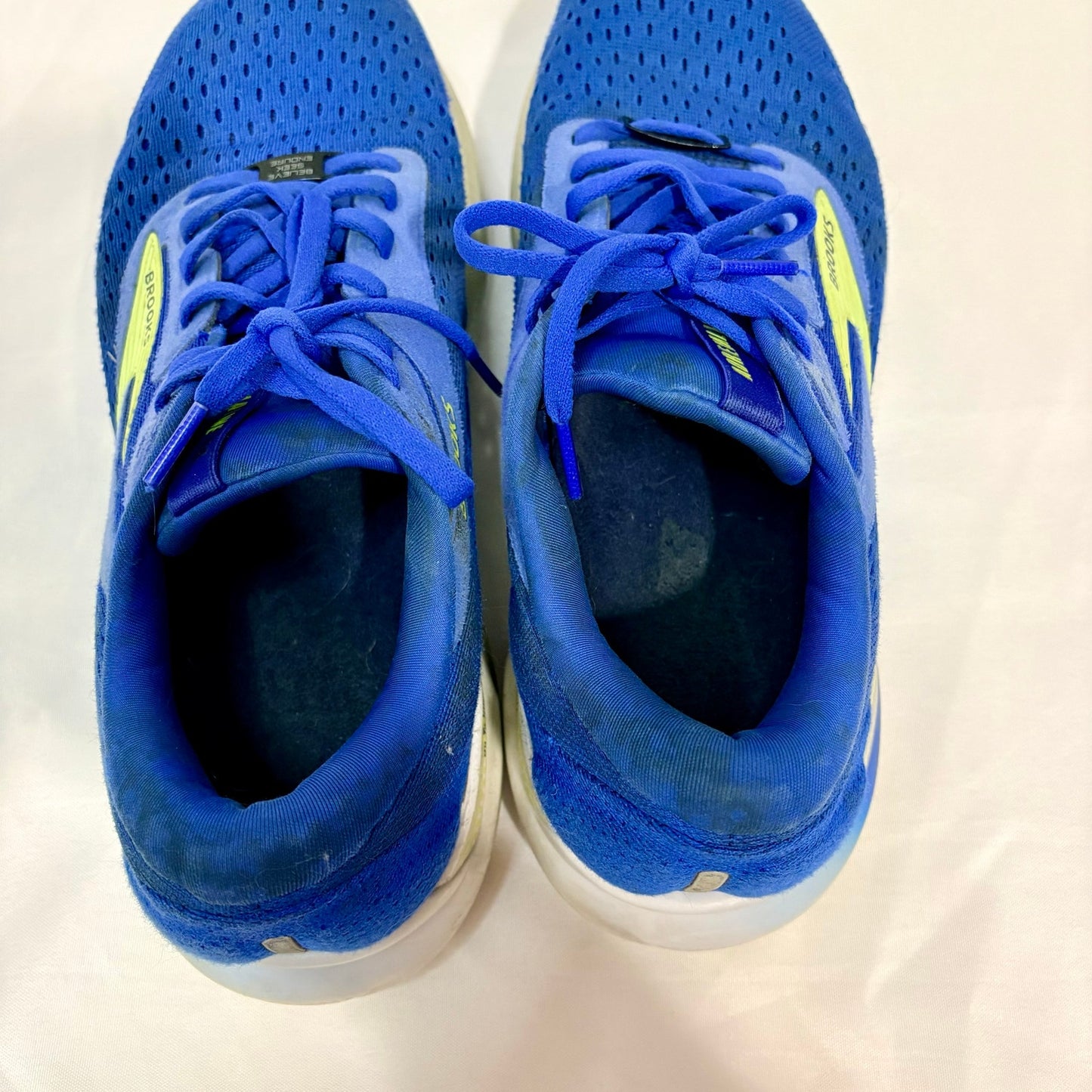 Brooks Men’s Adrenaline GTS 24 Running Shoes Cobalt Neo Yellow Peacoat Size 9 EUC