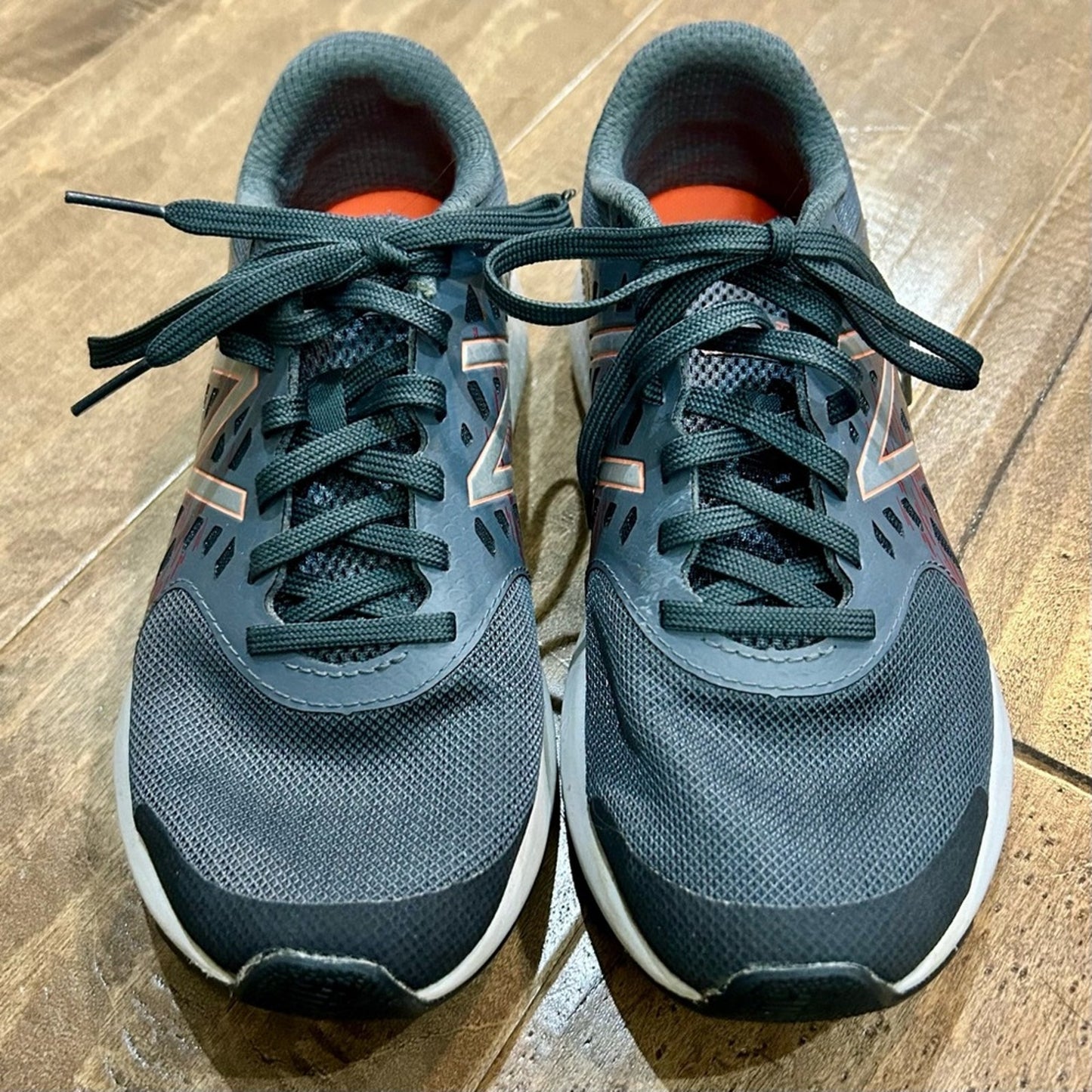 New Balance Boys Youth Urge Fuel Core Running Shoes Grey Size 3.5 EUC