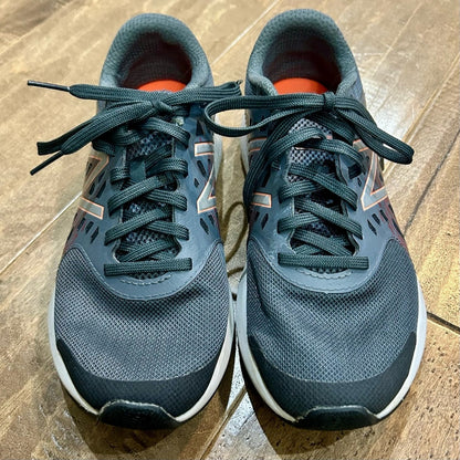 New Balance Boys Youth Urge Fuel Core Running Shoes Grey Size 3.5 EUC