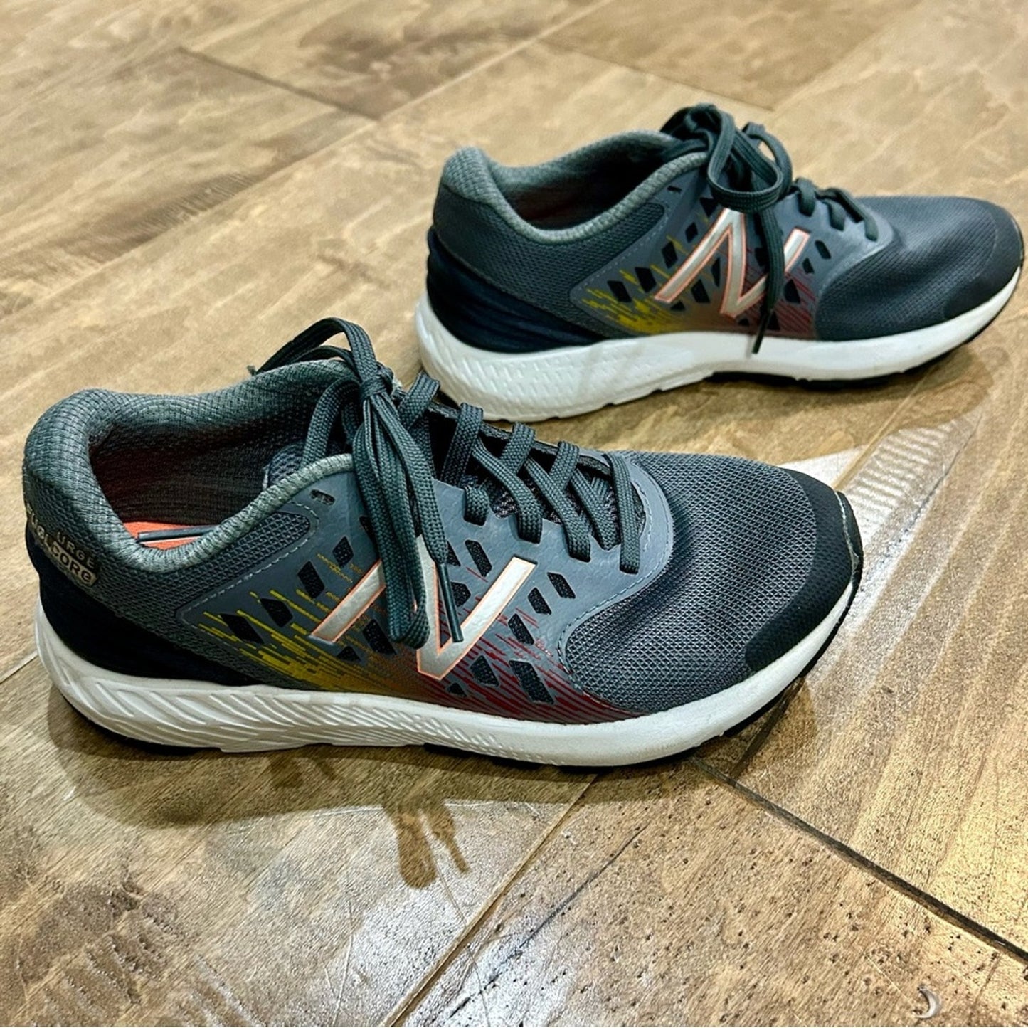 New Balance Boys Youth Urge Fuel Core Running Shoes Grey Size 3.5 EUC