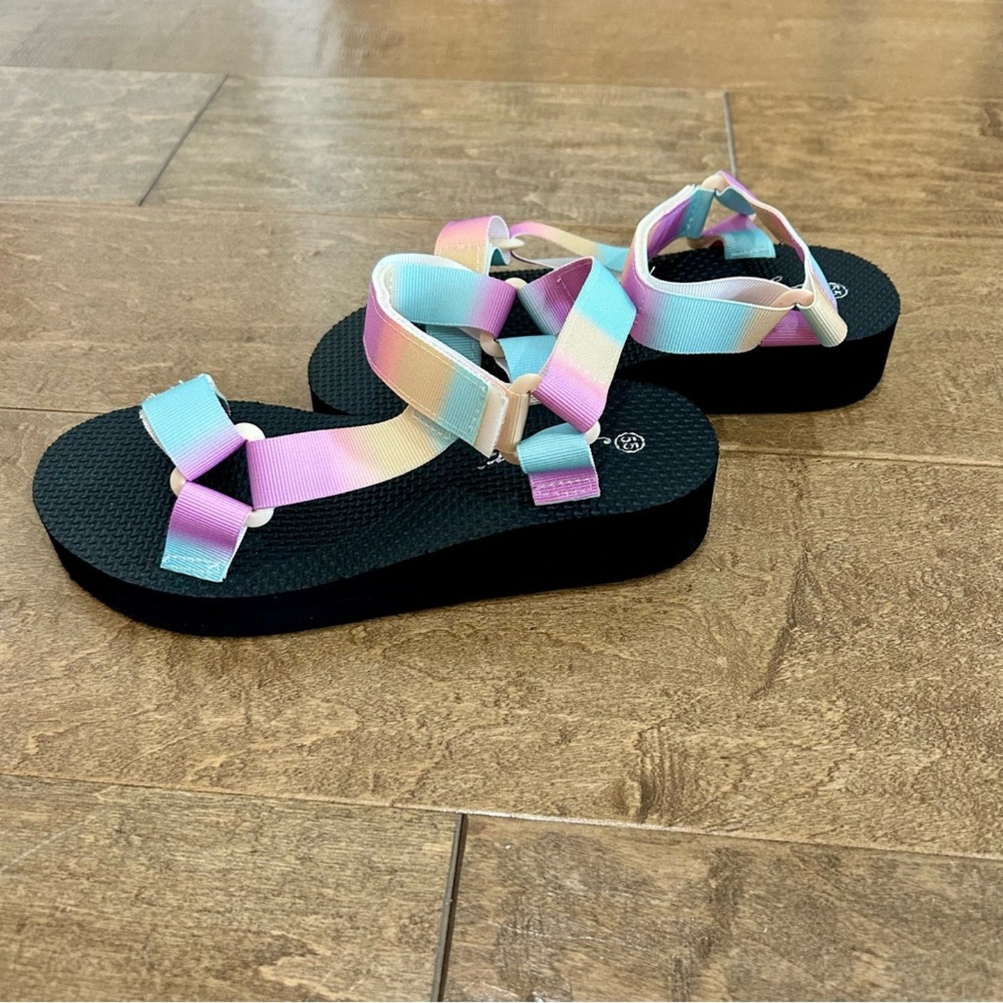 Jynx Women’s Suri Tie Dye Rainbow Strappy Sandals Black Pink NEW Summer Outdoor