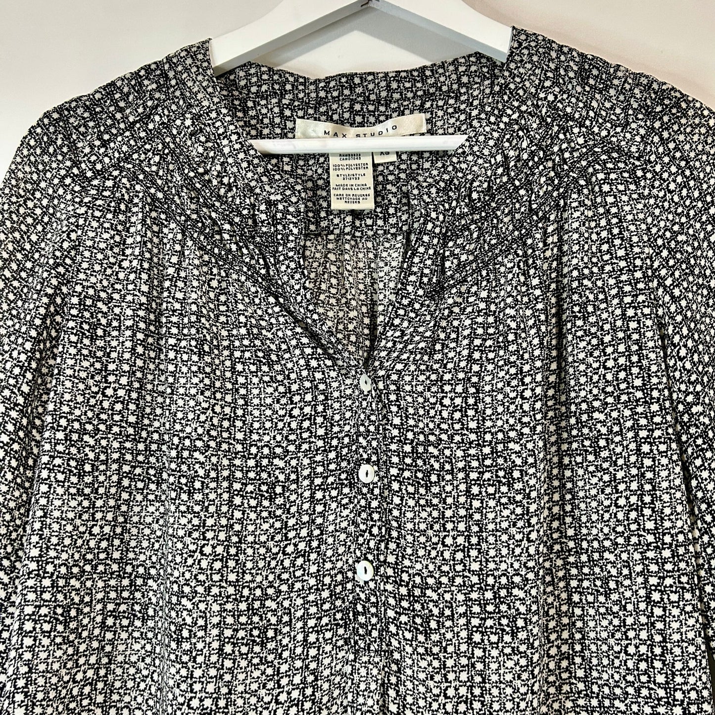 Max Studio Women’s 3/4 Sleeve Half Button Blouse Black White Print Size XS Sheer Lightweight Polyester