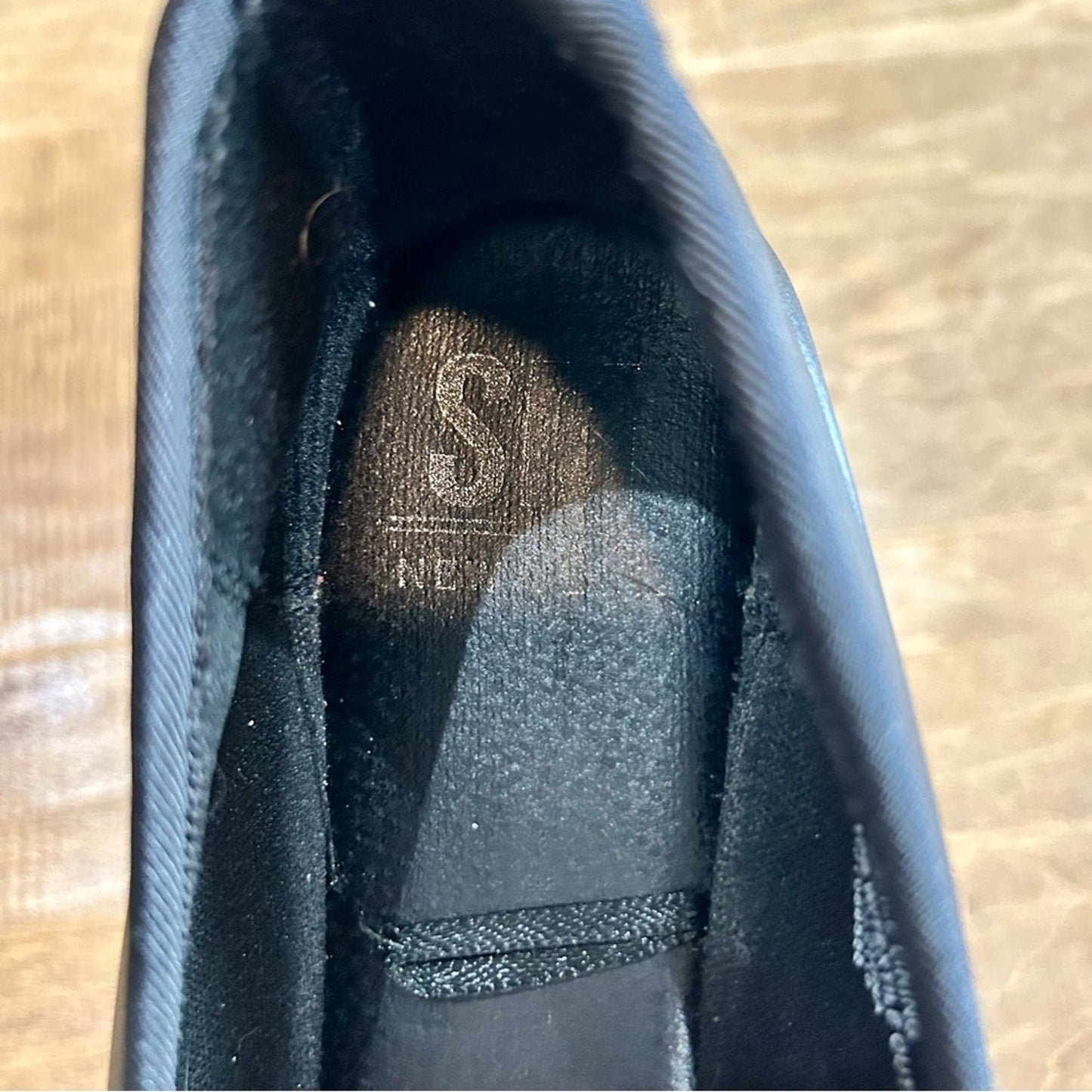 Women’s Ballet Flats with Tie with Gold Detail Black Size 8 EUC Girly Feminine