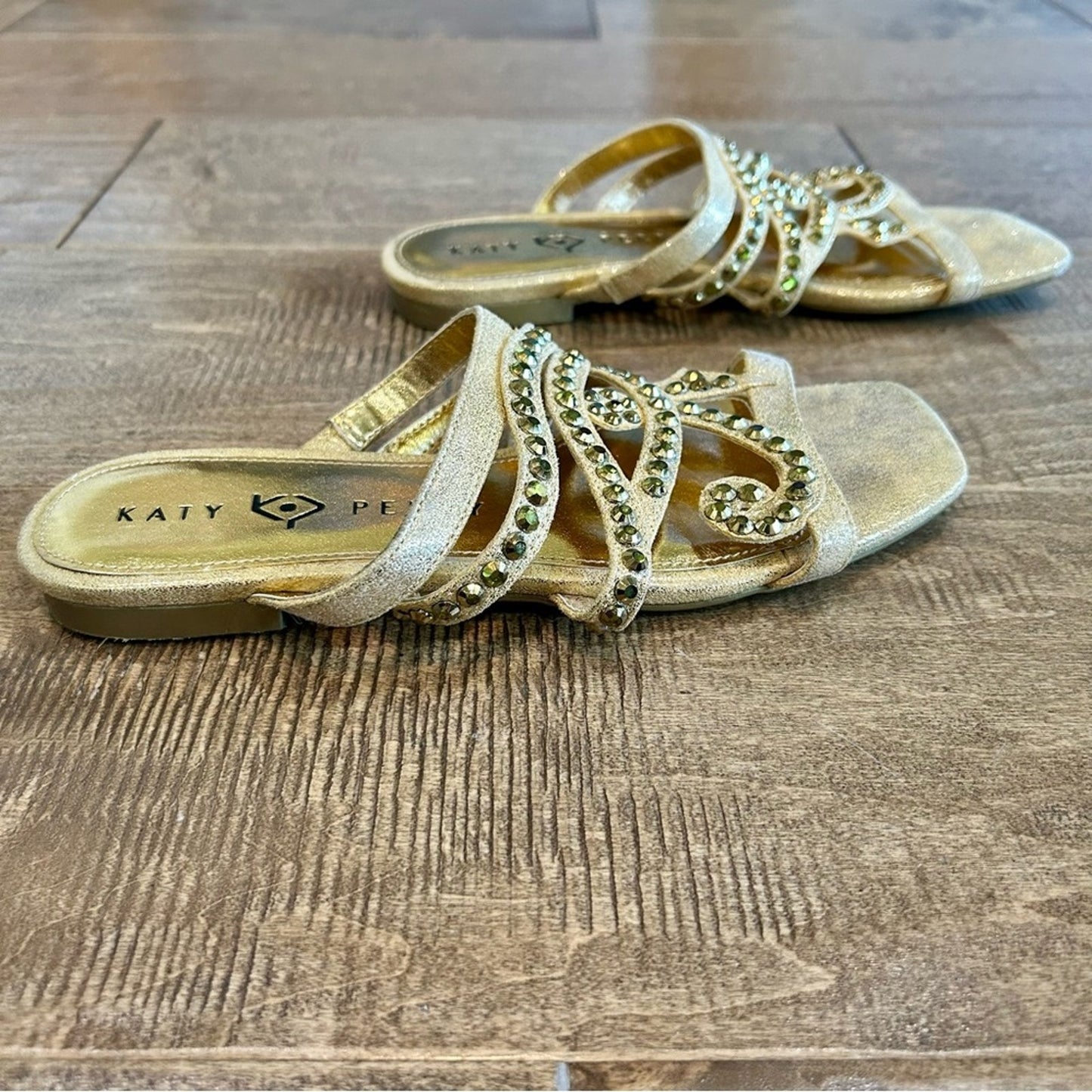 Katy Perry Women’s The Anat Metallic Rhinestone Slide Gold Size 6 EUC Shimmer