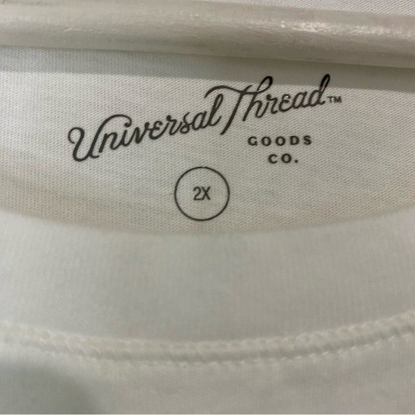 Universal Thread Women’s Strike a Pose Artist Short Sleeve Graphic Tee White NWT