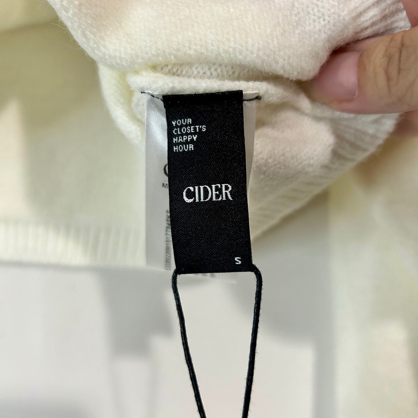 Cider Women’s Cropped Turtleneck Sweater White Size Small NWT Acrylic Nylon Viscose