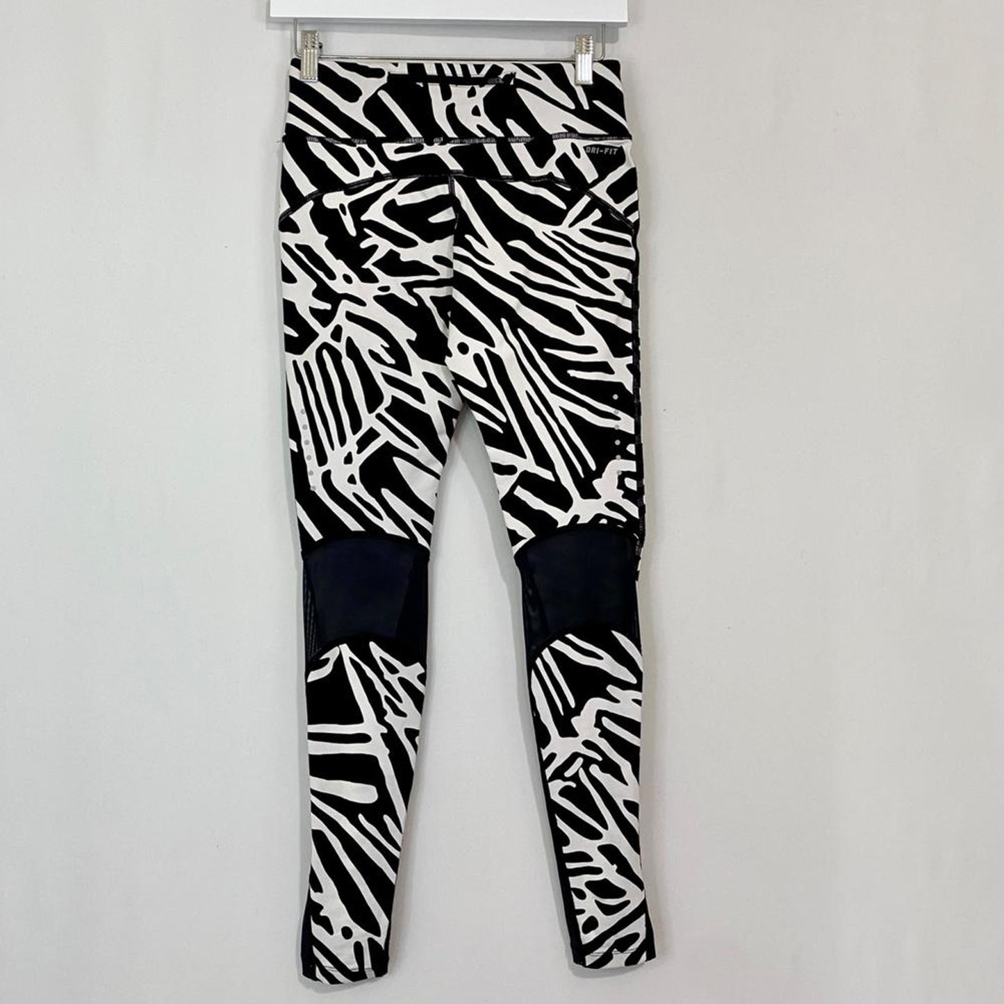 Nike Women’s Dri-Fit Leggings Black White Geometric Print Small EUC Activewear
