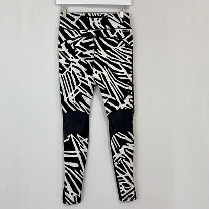 Nike Women’s Dri-Fit Leggings Black White Geometric Print Small EUC Activewear