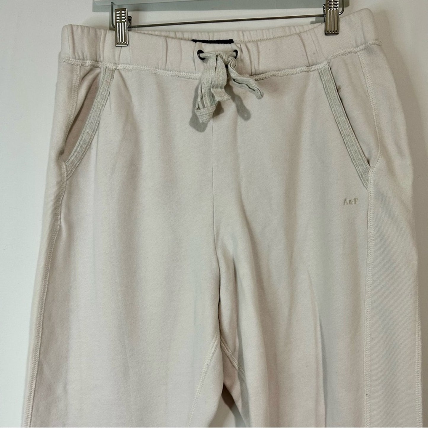 Abercrombie & Fitch Women’s Soft Fleece Jogger Pants Cream Size XL EUC Comfy