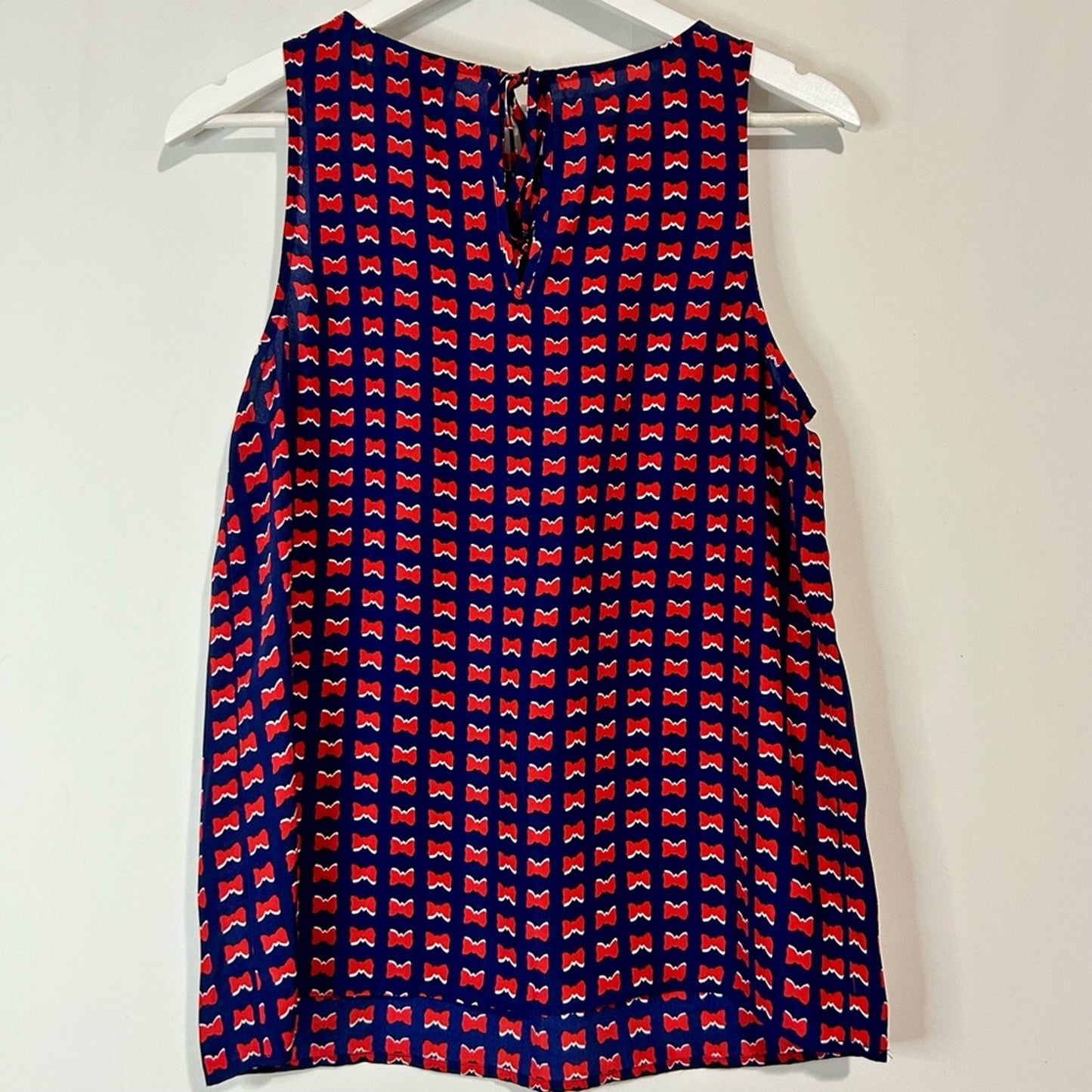 Cynthia Rowley Women’s Sleeveless Bow Print Pleated Blouse Blue Red Small EUC