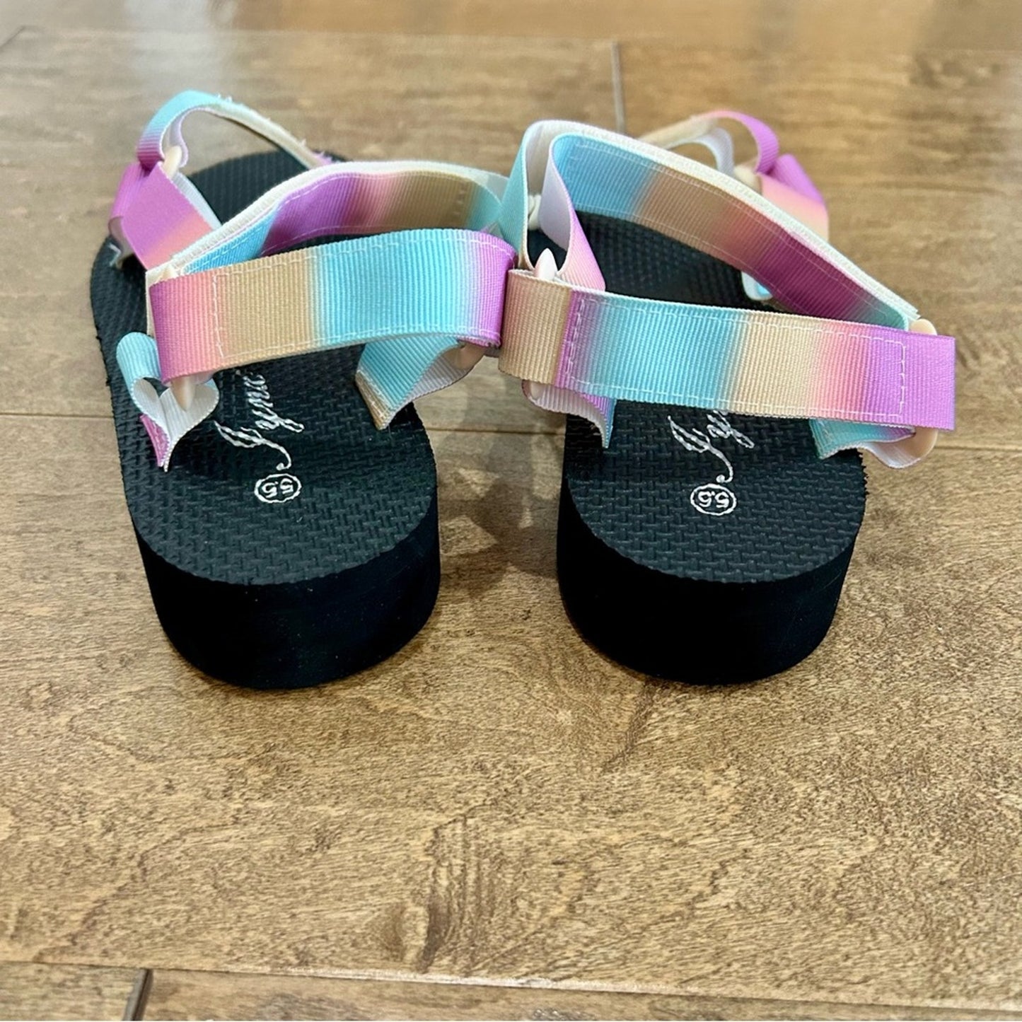 Jynx Women’s Suri Tie Dye Rainbow Strappy Sandals Black Pink NEW Summer Outdoor