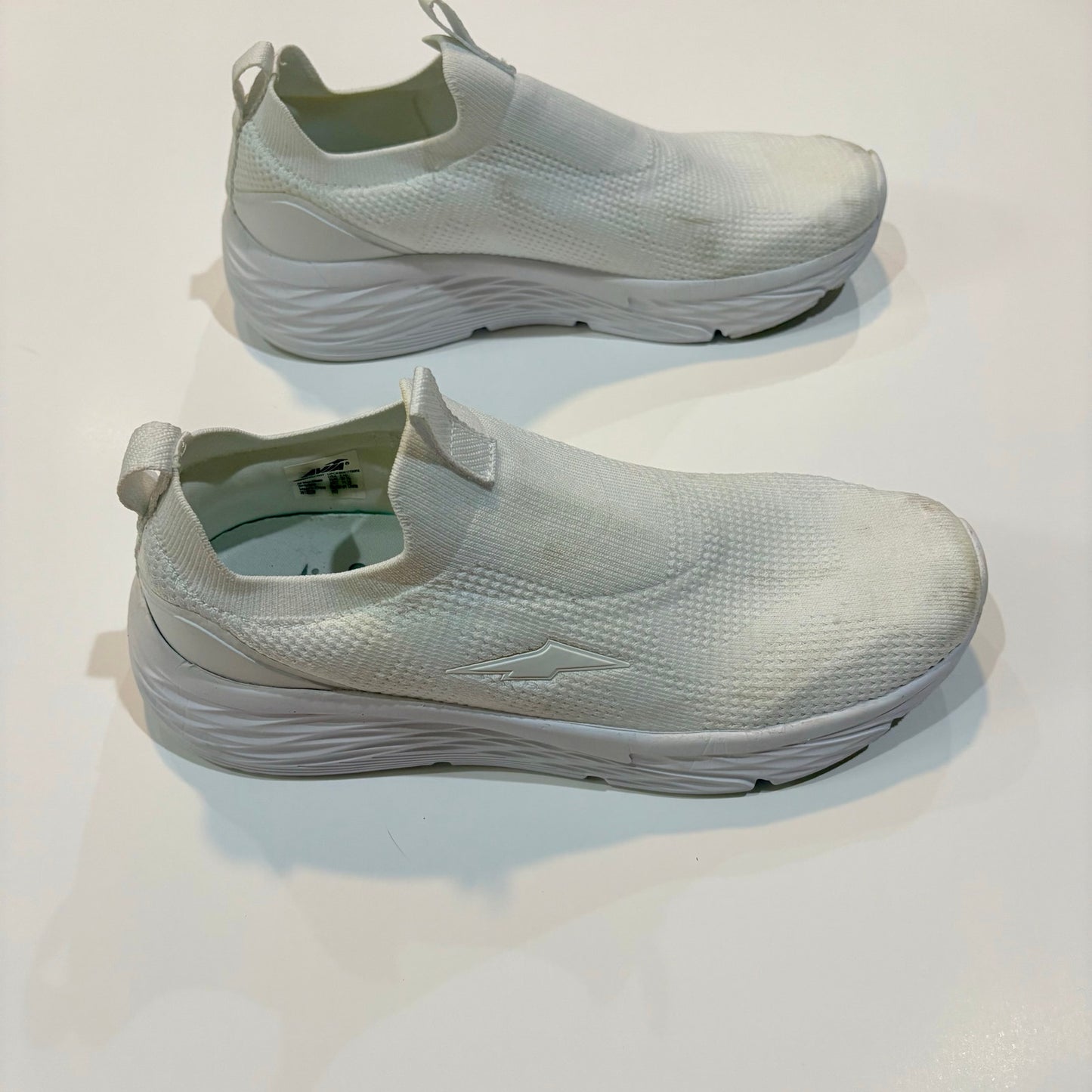 Avia Women’s Knit Slip-On Athletic Sneakers White Size 7.5 Lightweight Used