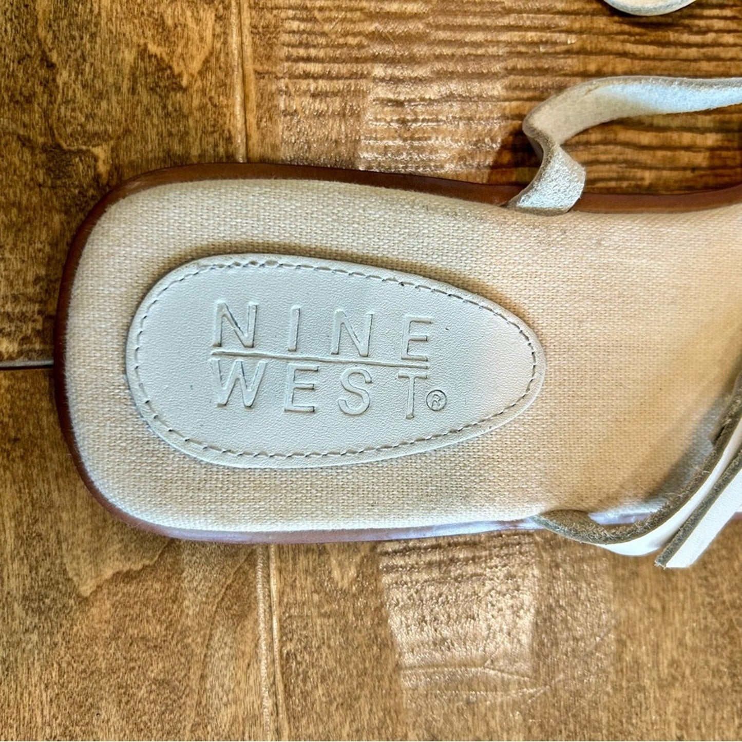 Nine West Women’s Leather Strappy Sandals White Size 9 EUC Summer Girly Outdoor