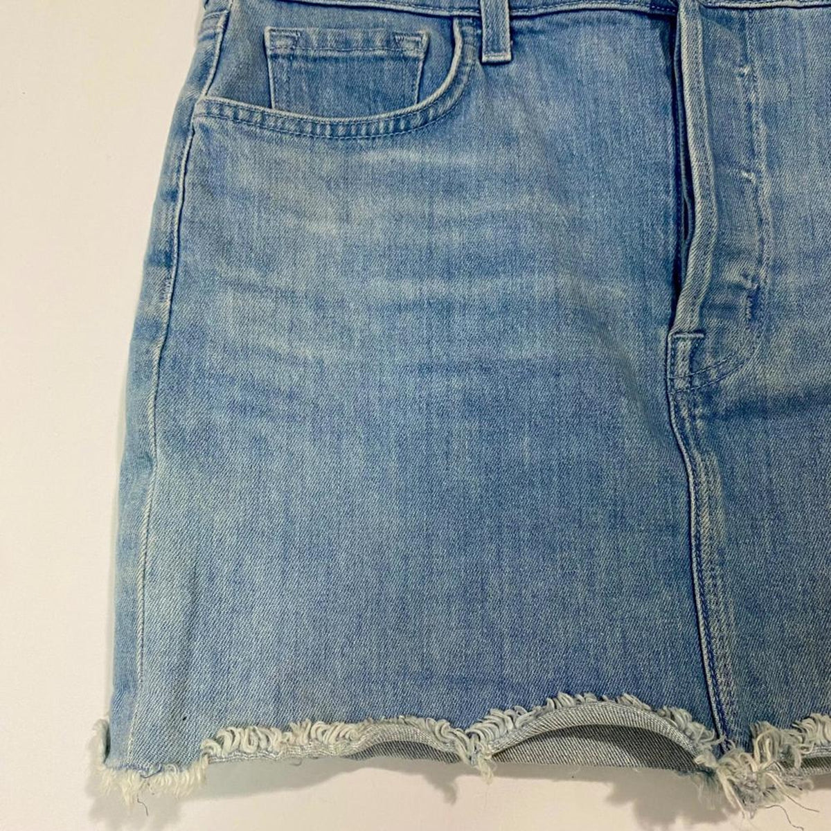 J BRAND Women’s Bonny Button Fly Mini Denim Skirt Light Blue Wash 27 Inch EUC
