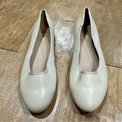 Onyx Women’s Flats Tan Size 10 NEW Casual Cute Girly