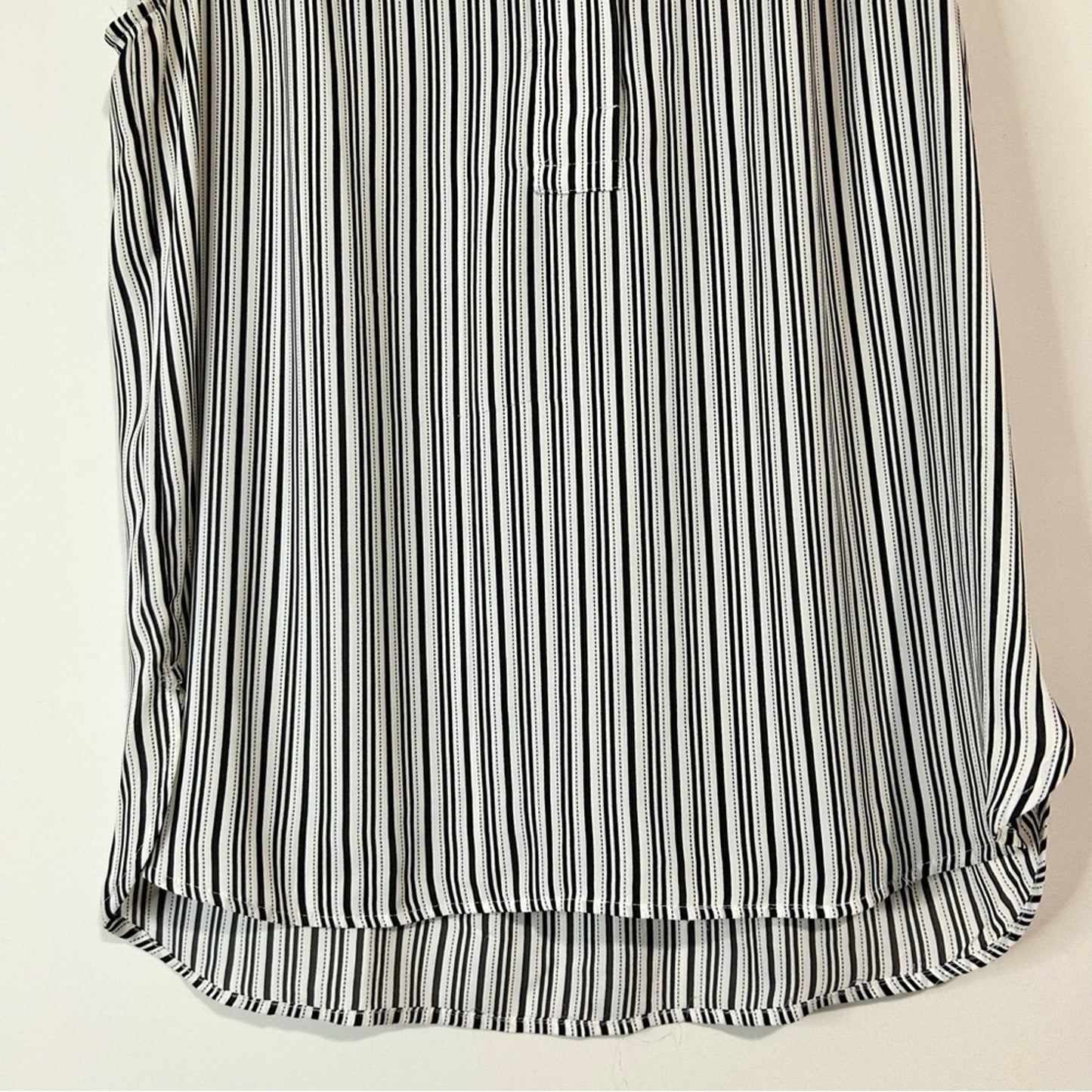 Loft Women’s Sleeveless Ruffle Striped Blouse Black White Size Medium EUC Girly